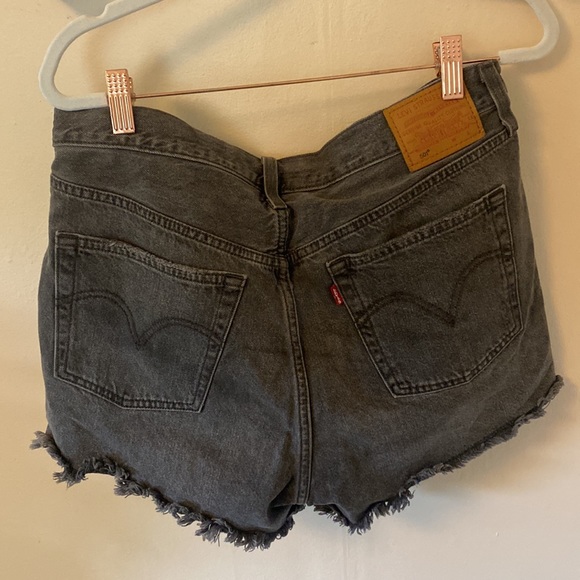 Levi’s black jean shorts- size 31 - Picture 2 of 6